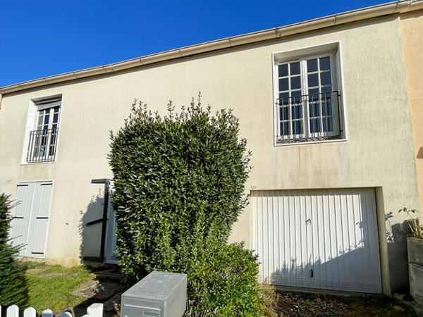 Maison spacieuse à vendre à Dammarie-les-Lys - 4 chambres et garage !