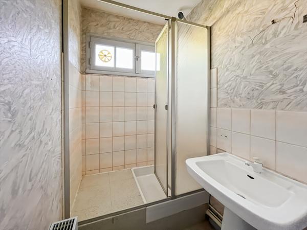 Maison spacieuse à vendre à Dammarie-les-Lys - 4 chambres et garage !