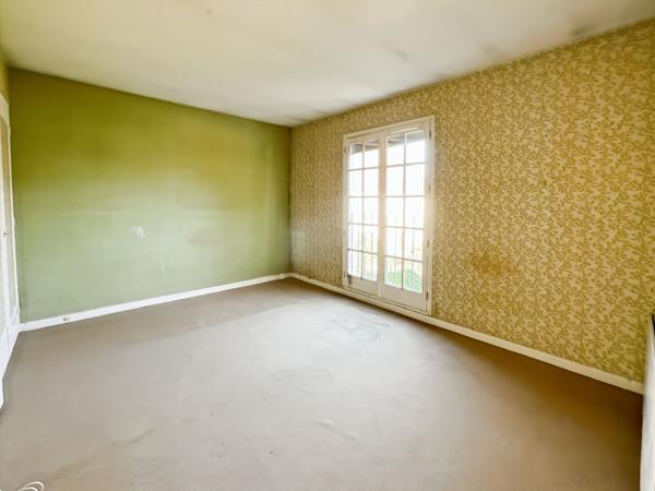 Maison spacieuse à vendre à Dammarie-les-Lys - 4 chambres et garage !