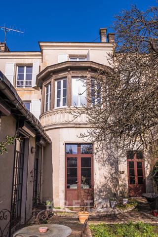 Élégante maison de caractère 1850 avec jardin – Centre de Cognac