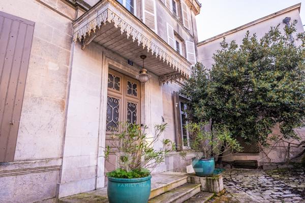 Élégante maison de caractère 1850 avec jardin – Centre de Cognac