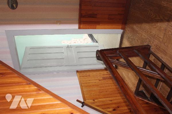 Maison mitoyenne d'un côté avec un garage sur 788m² de terrain, dont un jardin/potager de 300m²