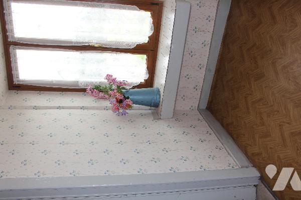 Maison mitoyenne d'un côté avec un garage sur 788m² de terrain, dont un jardin/potager de 300m²