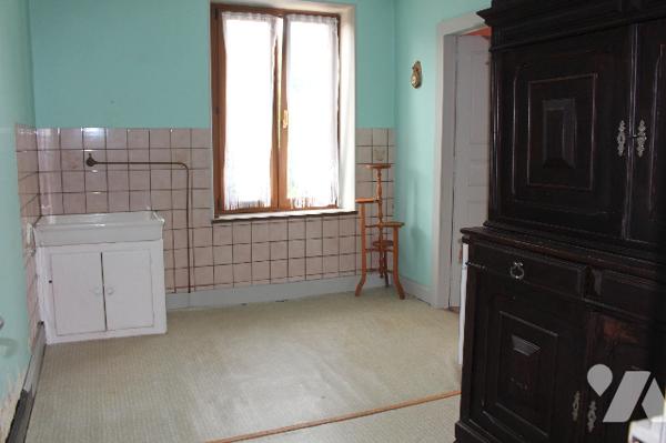 Maison mitoyenne d'un côté avec un garage sur 788m² de terrain, dont un jardin/potager de 300m²