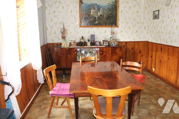 Maison mitoyenne d'un côté avec un garage sur 788m² de terrain, dont un jardin/potager de 300m²