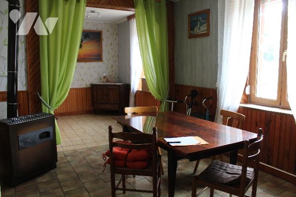 Maison mitoyenne d'un côté avec un garage sur 788m² de terrain, dont un jardin/potager de 300m²