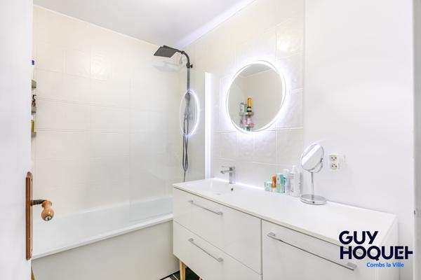 À vendre : Appartement 4 pièces à COMBS LA VILLE