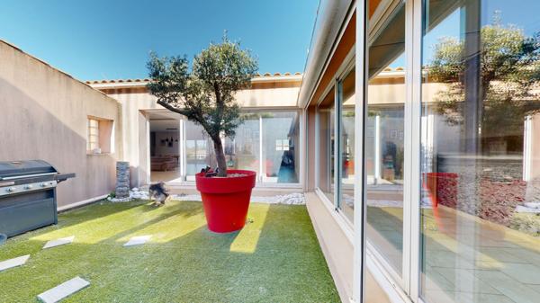 COURSAN - Superbe maison intemporelle aux portes de Narbonne !