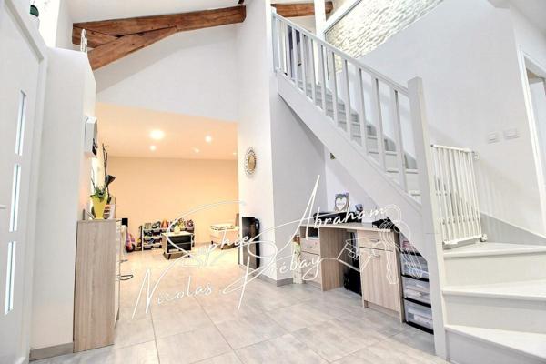 Maison en pierres de 3 pièces avec jardinet