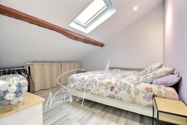 Maison en pierres de 3 pièces avec jardinet