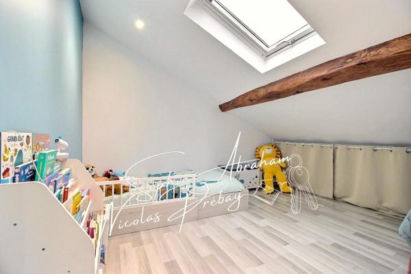 Maison en pierres de 3 pièces avec jardinet