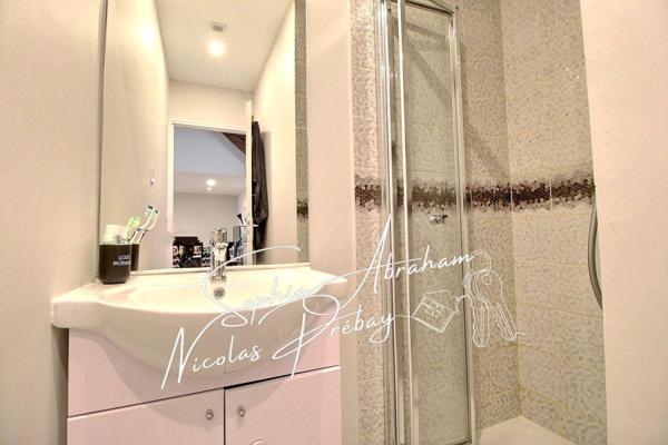 Maison en pierres de 3 pièces avec jardinet