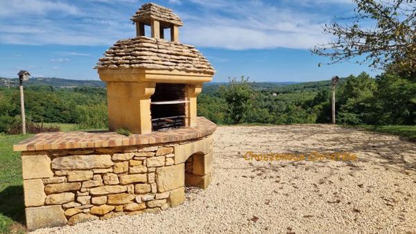 24200 Sarlat La Caneda :Maison et gîte, dépendances et piscine sur 5000m²
