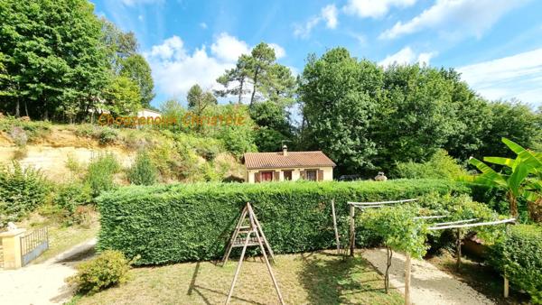 24200 Sarlat La Caneda :Maison et gîte, dépendances et piscine sur 5000m²