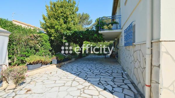 Maison
         5 pièces
        - 138 m² 345 000 € *