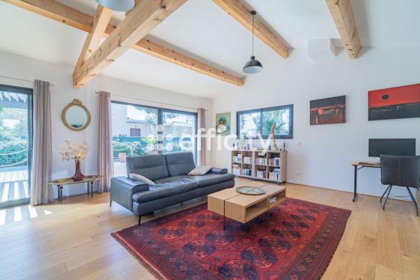 Maison
         4 pièces
        - 110 m² Bien prestige 630 000 € *