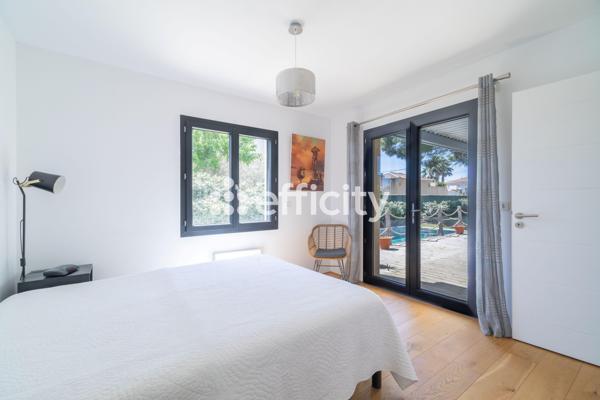 Maison
         4 pièces
        - 110 m² Bien prestige 630 000 € *