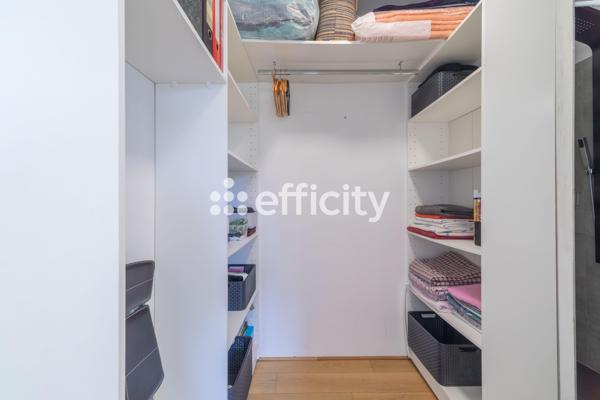 Maison
         4 pièces
        - 110 m² Bien prestige 630 000 € *