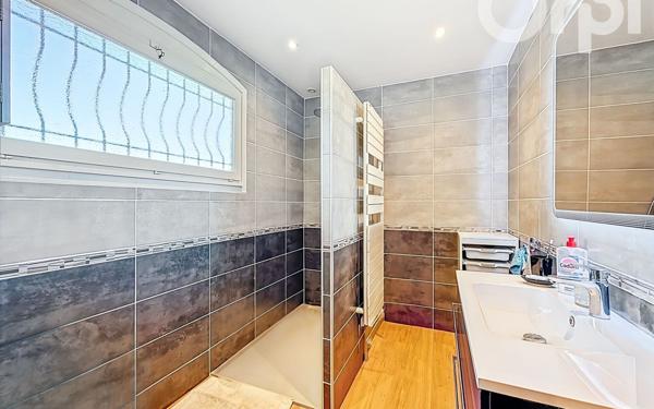 Maison à vendre    5 pièces •  Bons-en-Chablais