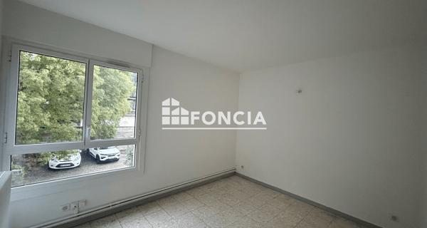 Location Appartement 5 pièces 101.2 m² - Nîmes 30900