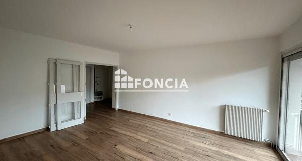 Location Appartement 5 pièces 101.2 m² - Nîmes 30900
