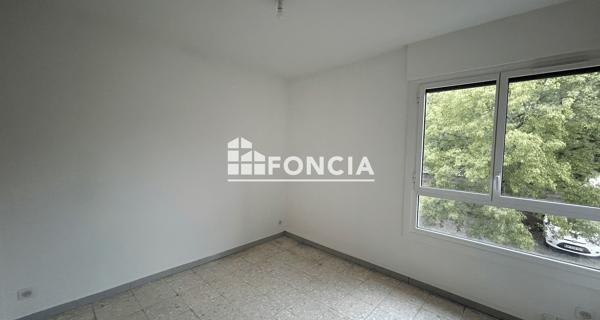 Location Appartement 5 pièces 101.2 m² - Nîmes 30900