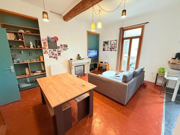 Grand appartement  de  54m²  environ .