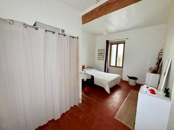 Grand appartement  de  54m²  environ .