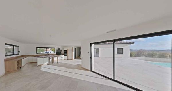 Villa de standing avec piscine et double garage vue imprenable