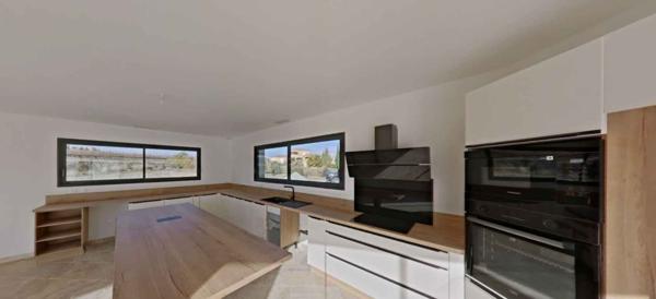 Villa de standing avec piscine et double garage vue imprenable