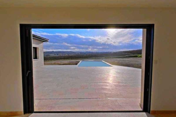 Villa de standing avec piscine et double garage vue imprenable