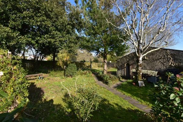 Dpt Vendée (85), à vendre entre CHALLANS et NOIRMOUTIER à SAINT GERVAIS maison de bourg de 210 m² sur 879 m² de terrain clos avec puits