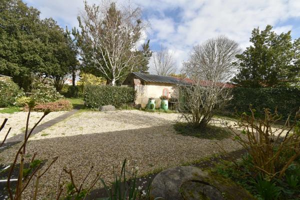 Dpt Vendée (85), à vendre entre CHALLANS et NOIRMOUTIER à SAINT GERVAIS maison de bourg de 210 m² sur 879 m² de terrain clos avec puits