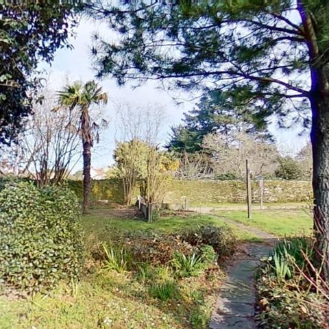 Dpt Vendée (85), à vendre entre CHALLANS et NOIRMOUTIER à SAINT GERVAIS maison de bourg de 210 m² sur 879 m² de terrain clos avec puits