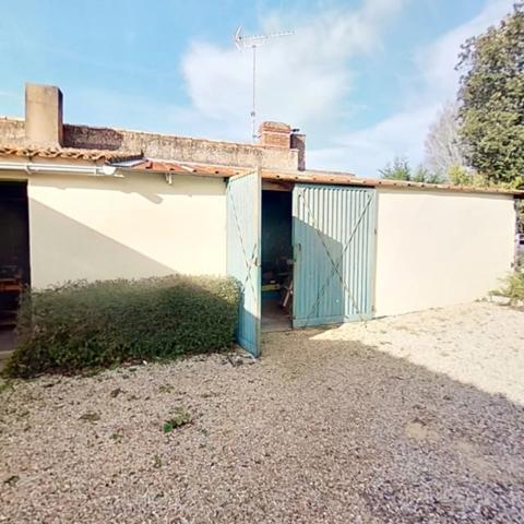 Dpt Vendée (85), à vendre entre CHALLANS et NOIRMOUTIER à SAINT GERVAIS maison de bourg de 210 m² sur 879 m² de terrain clos avec puits