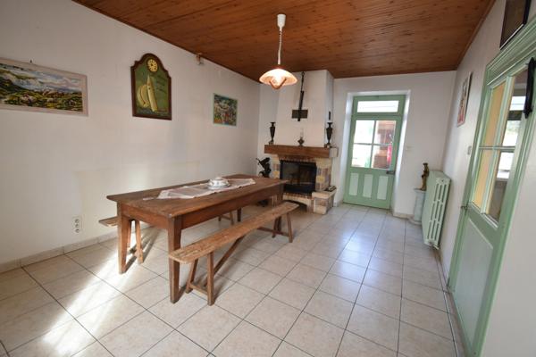 Dpt Vendée (85), à vendre entre CHALLANS et NOIRMOUTIER à SAINT GERVAIS maison de bourg de 210 m² sur 879 m² de terrain clos avec puits