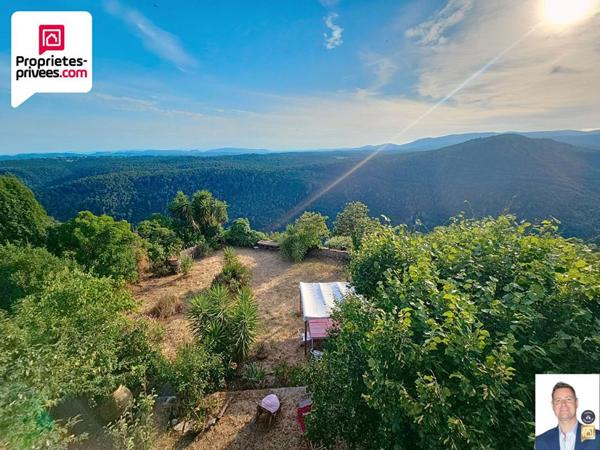 GRANDE MAISON DE VILLAGE D'ENVIRON 150 m2 ET JARDIN DE 555 M2