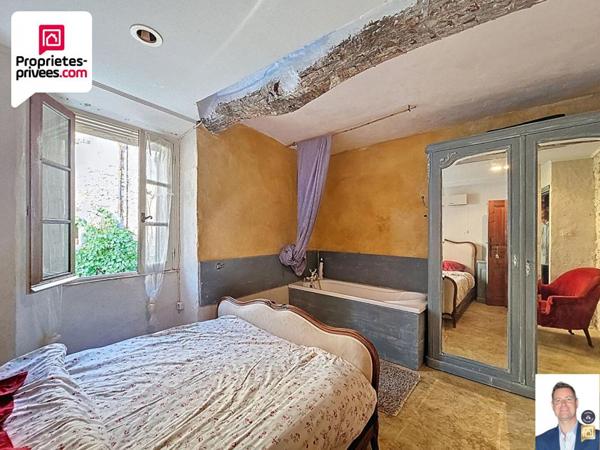 GRANDE MAISON DE VILLAGE D'ENVIRON 150 m2 ET JARDIN DE 555 M2