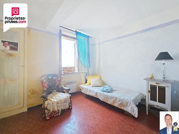 GRANDE MAISON DE VILLAGE D'ENVIRON 150 m2 ET JARDIN DE 555 M2