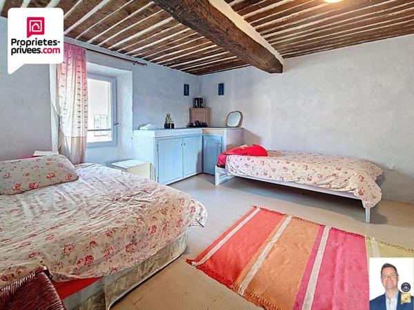 GRANDE MAISON DE VILLAGE D'ENVIRON 150 m2 ET JARDIN DE 555 M2