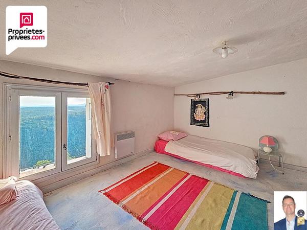 GRANDE MAISON DE VILLAGE D'ENVIRON 150 m2 ET JARDIN DE 555 M2