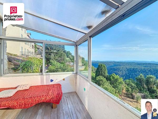 GRANDE MAISON DE VILLAGE D'ENVIRON 150 m2 ET JARDIN DE 555 M2