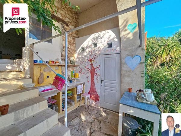 GRANDE MAISON DE VILLAGE D'ENVIRON 150 m2 ET JARDIN DE 555 M2