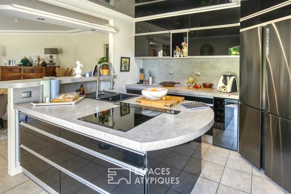 Élégante maison de plain-pied avec jardin paysager et double garage