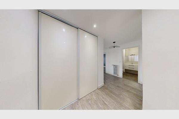 Bureau
         2 pièces
        - 57 m² Exclusivité 269 000 € *