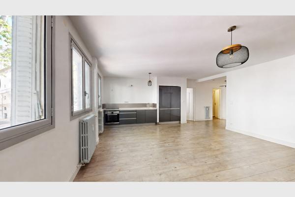 Bureau
         2 pièces
        - 57 m² Exclusivité 269 000 € *