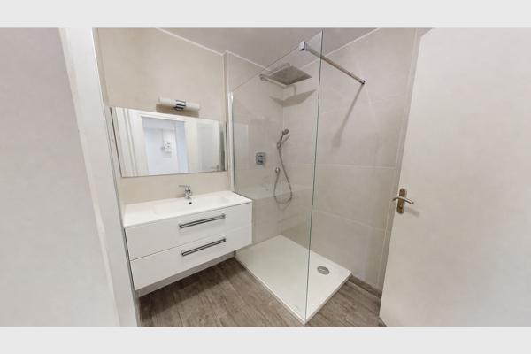 Bureau
         2 pièces
        - 57 m² Exclusivité 269 000 € *