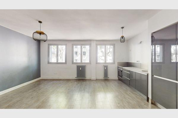 Bureau
         2 pièces
        - 57 m² Exclusivité 269 000 € *