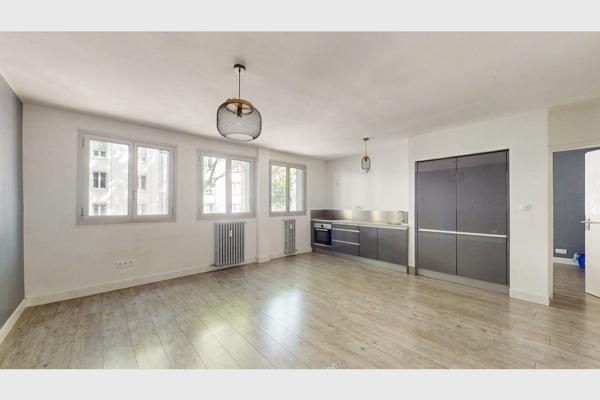 Bureau
         2 pièces
        - 57 m² Exclusivité 269 000 € *