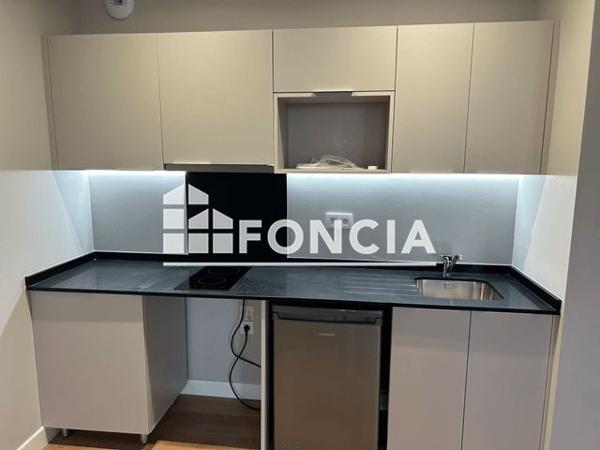 Location Studio 40 m² - 2 RUE JEAN MOULIN Saintes 17100